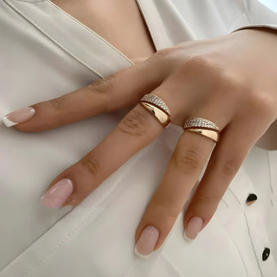 Elegant Gold Ring with Sparkling Stones